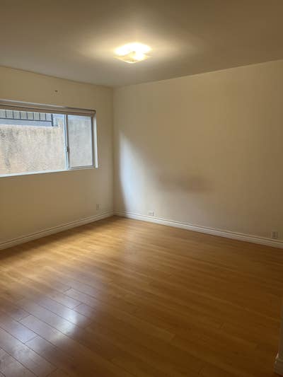 Room w/en suite bathroom - $1300 plus utilities  Main Photo