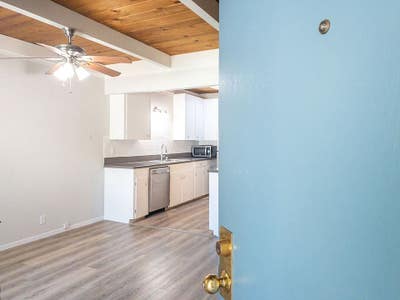 Well lit room for rent in Mill Valley Main Photo