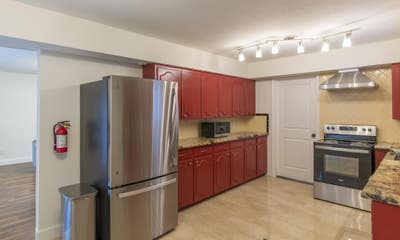 Modern & newlyrenovated Irving House in quiet and  Main Photo
