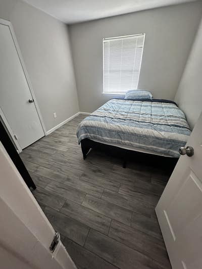 Looking for Female Roomate Main Photo