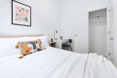 Great apt close to train lines! Main Photo