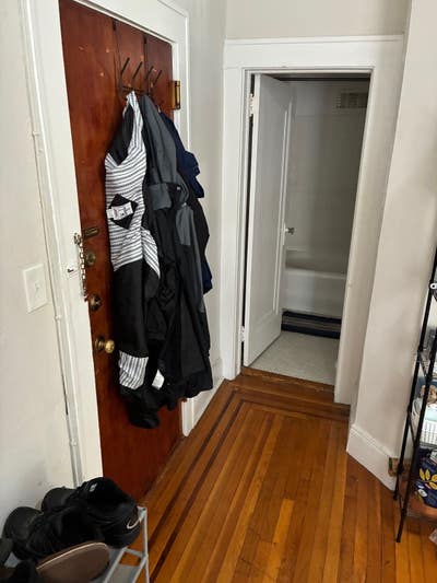 Want to split rent Main Photo