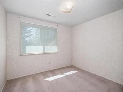 Room in Cheney  Main Photo