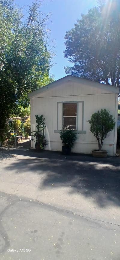 Room for rent in house. Utilities paid. Quiet. Off Main Photo