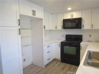 Room available in townhouse  Main Photo