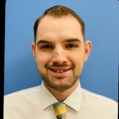 Full-Time Undergradute Online Student Main Photo