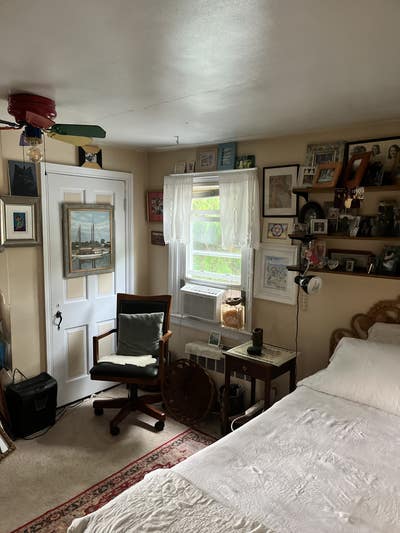Former Superhost w AirBNB offers room Main Photo
