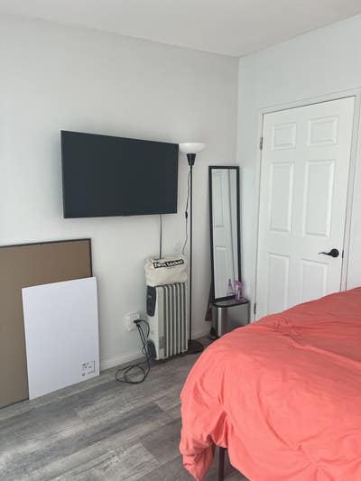Room for Rent - Priv. Balcony & Walk-In Closet Main Photo