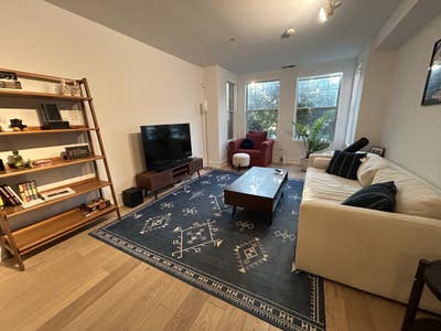 Logan Circle Condo - Room (and private bath)  Main Photo