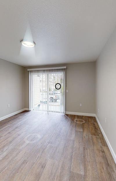 Large room for rent with balcony  Main Photo