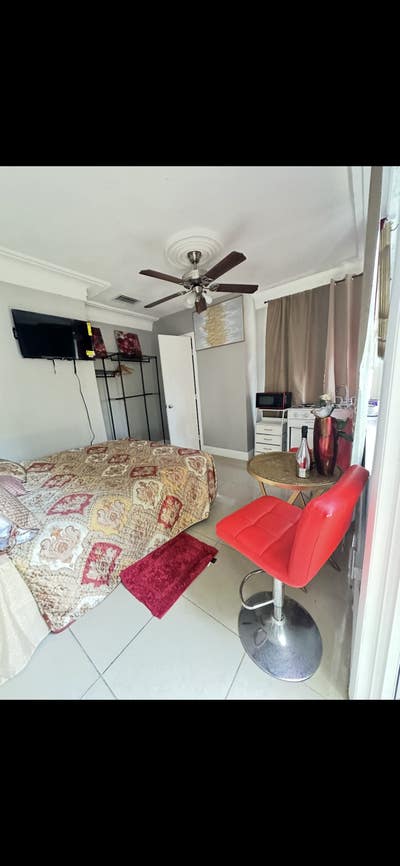 Fully furnished room rental  Main Photo