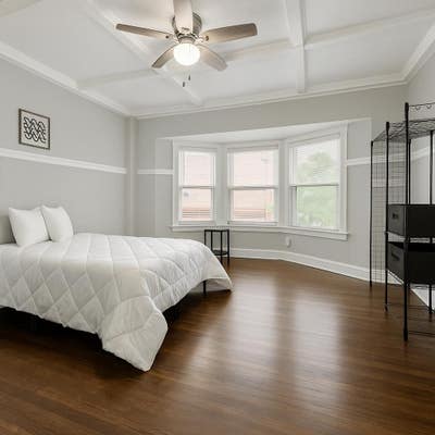   SUPER HOST   ðŸšŽ Affordable Rooms | Easy Bus Acce Main Photo