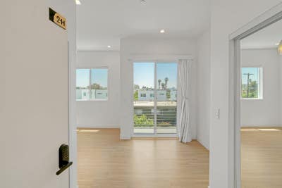 Private Room #2H w Ensuite Bath + Balcony in a Br Main Photo