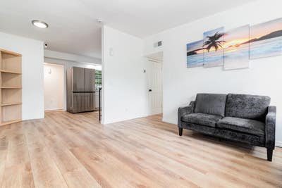 Beautifulrenovated Home  Close to Public Transport Main Photo