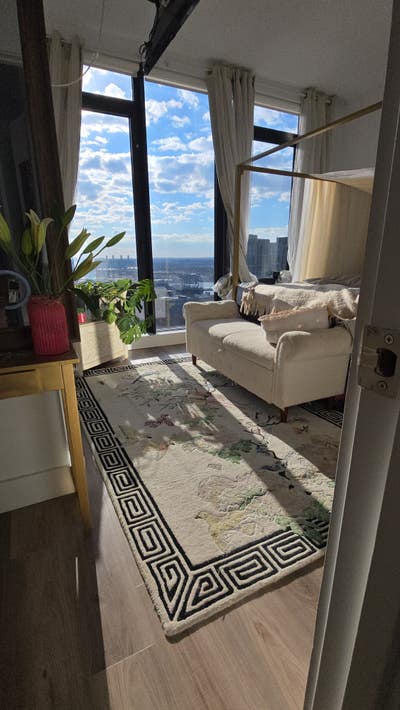 Luxury 2bd 2bath balcony, in unit laundry  Main Photo