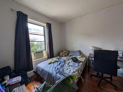 1 bedroom AND extra room 2 blocks from Grove PATH Main Photo