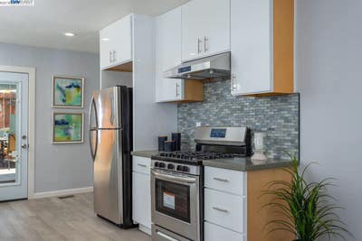 Female Roommate in Oakland (Close to San Leandro) Main Photo