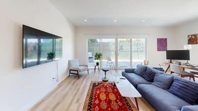 Modern West LA Gem! Bright & Spacious Apt with Pri Main Photo