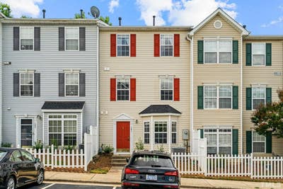Airy place in Raleigh Main Photo