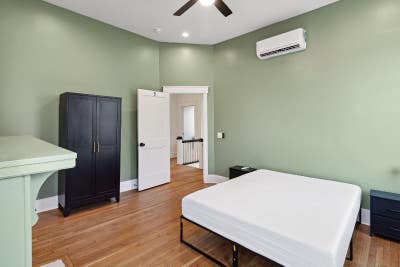 Private BR5 in Renovated SharedHome_Henry Savanna Main Photo