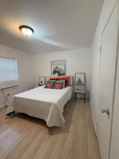 Live in Paradise ― Cozy Room for Rent in Central M Main Photo