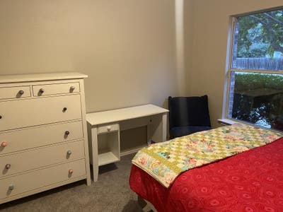 Room/bathroom in quiet Round Rock neighborhood  Main Photo