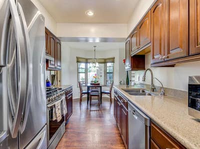 Large private suite,his and hers sink,walk in clo Main Photo