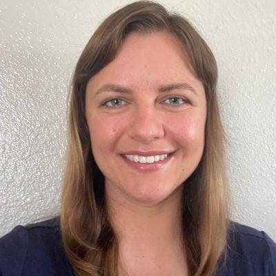 33 year old woman looking for room in Orange Main Photo