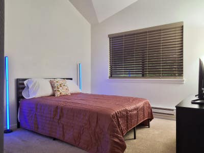 Nice bedroom available in Clackamas  Main Photo