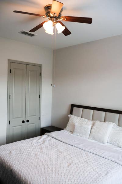 Spacious Room for Rent in Luxury Apart  Main Photo