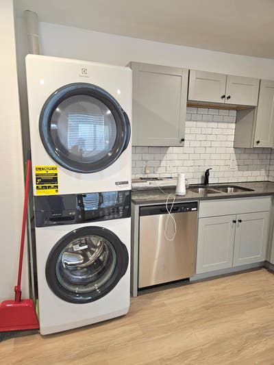 â­â­â­â­â­ Star Host!  Beautiful rooms in West Meadowbr Main Photo