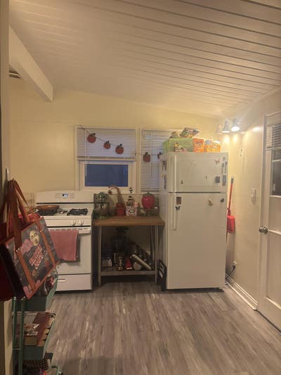 Room Available in 2 Bed/1 Bath Apartment W Balcony Main Photo