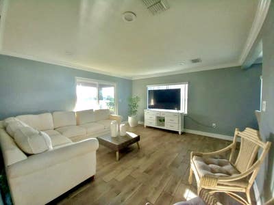 Furniture room in Melbourne near airport Main Photo