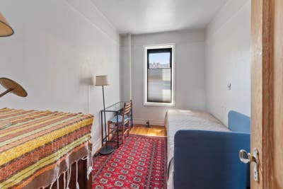 Small bedroom for rent Main Photo