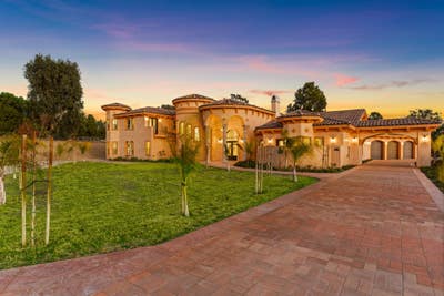 Large ensuite rroom in a beautiful Mansion Main Photo
