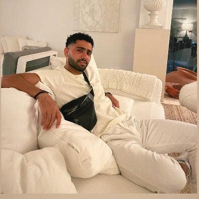 Looking for a room! Main Photo