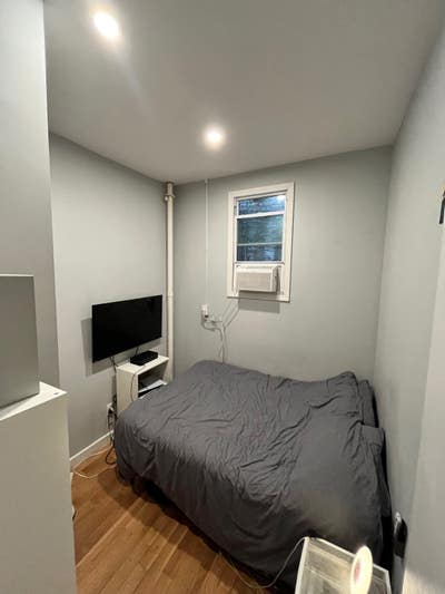 Small Cozy Room in South Bronx! Main Photo