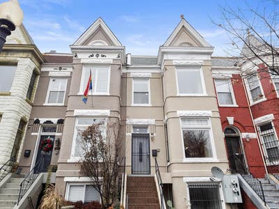 Historic Eckington townhouse near Red Line & great Main Photo