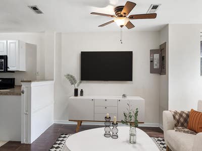 Bright Eckington apartment 15 min walk from NoMa-G Main Photo