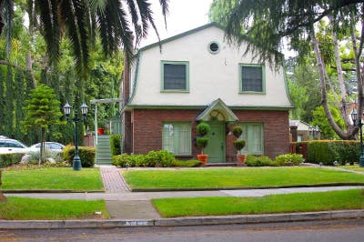 Charming Cozy 1 Bedroom in Ontario! Main Photo