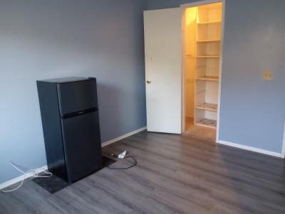 Nice room include utilitiesparking in a beautiful Main Photo