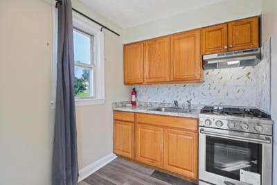 Forest Park Apartment with Living room. Comfy & mo Main Photo