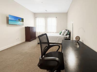 Large Private Room for Rent w/ ensuite bathroom Main Photo