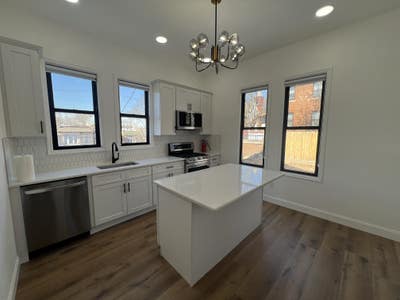 Spacious master bedroom available near Manhattan Main Photo