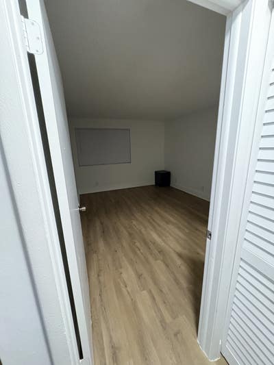 Large room large walk in closet large bathroom Main Photo