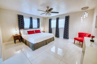 Golden Lion Master Bedroom with private bath Main Photo