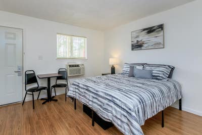 Live ALONE  No Roomates at Cumberland Lodge! Newly Main Photo