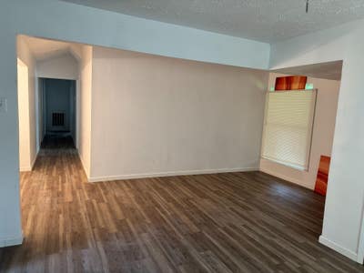 Private pad unit, full bath and kitchenette area u Main Photo