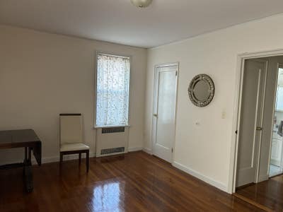 Large room Woodlawn Main Photo
