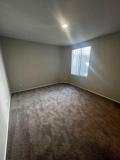 Room for rent. Temporary stay welcomed.  Main Photo